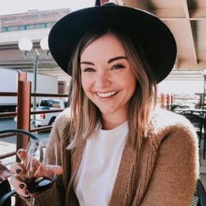 Meet your Posher, Chloe